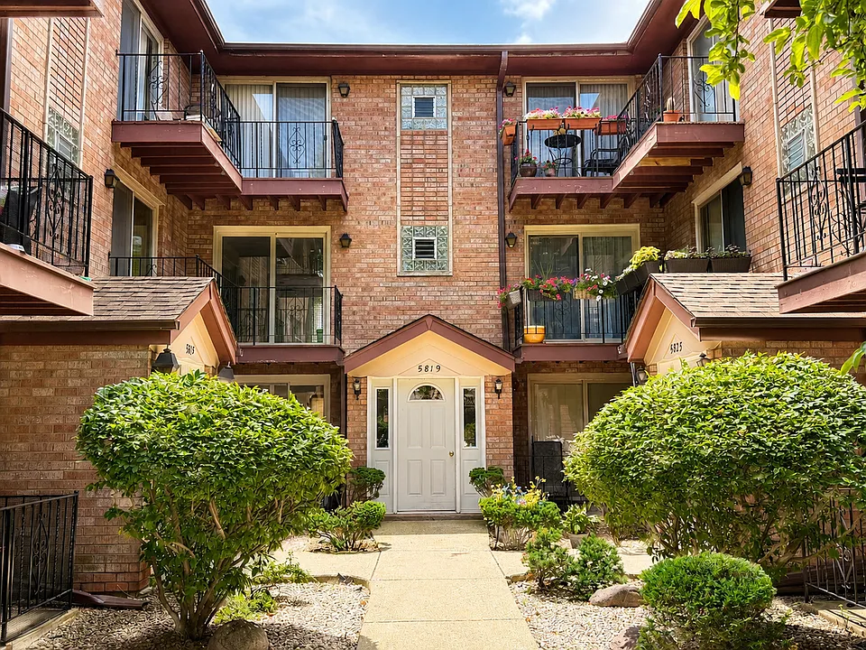 5819 W Higgins Ave #2D