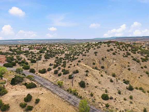 3rd image of Calle Arbolitos