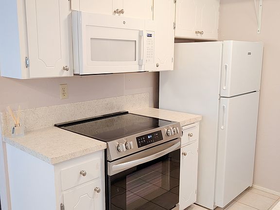 5th image of 8523 23rd Ave NE APT 1