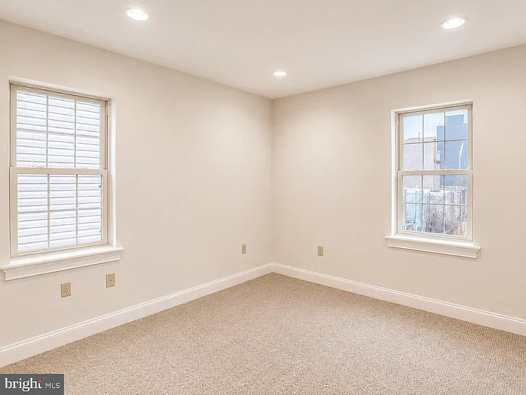 2542 W Girard Ave #2 — Photo 12
