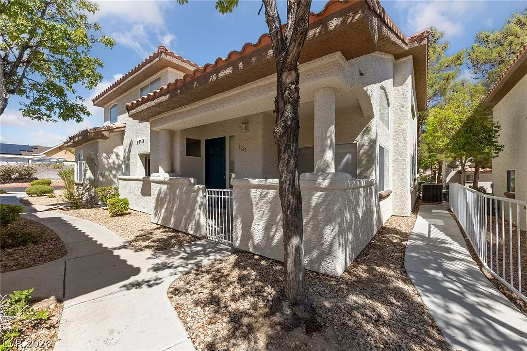 3 bed, 2.5 bath, 1362 sqft, $1,850 — Photo 3