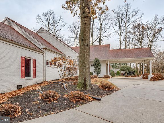 3rd image of 464 Browning Ln