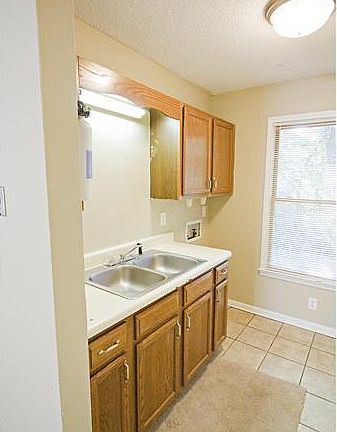 3rd image of 506 B St Unit 2
