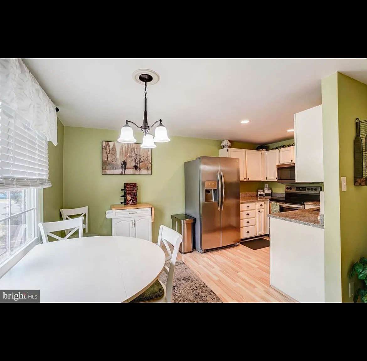 3 bed, 1200 sqft, $2,500 — Photo 4