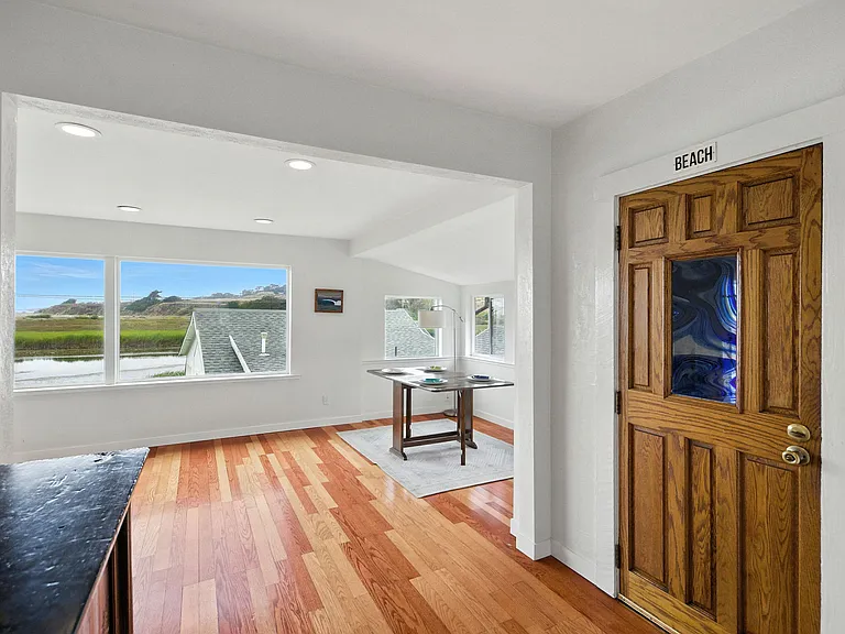 195 Ocean View Ave — Photo 2