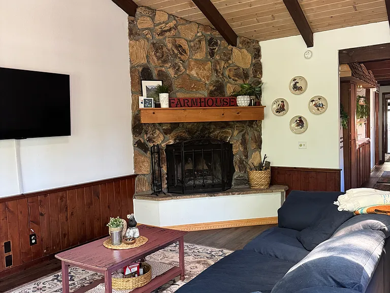 462 Imperial Ave — Photo 3