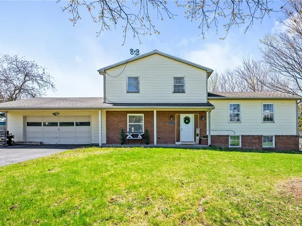 2 Clearview Dr, Phelps, NY 14532