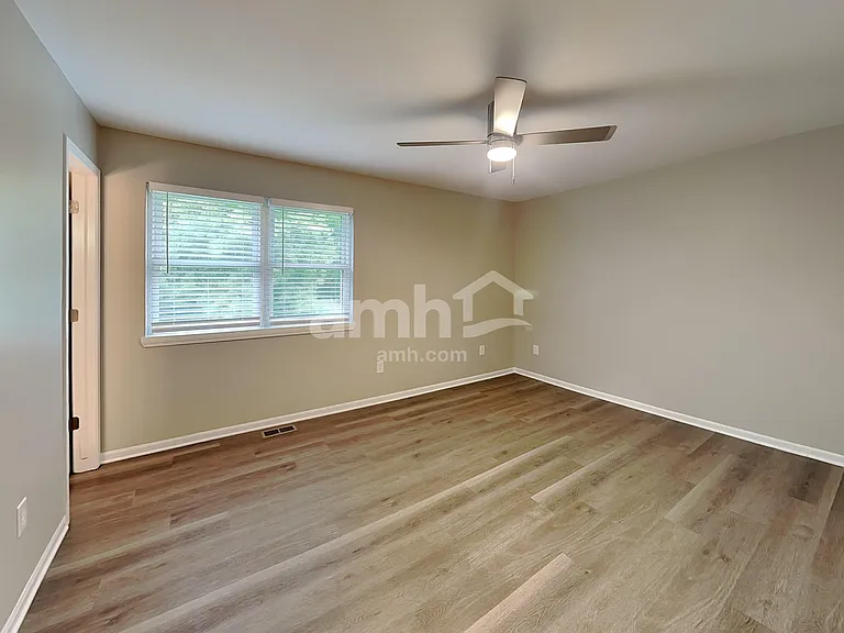 5925 Bluegrass Trl — Photo 8