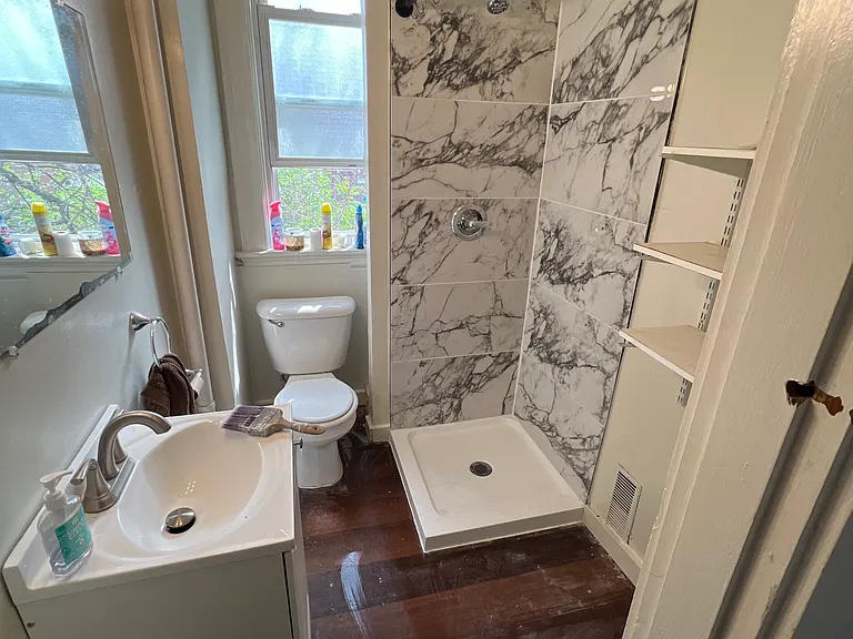 2346 Stratford Ave — Photo 2