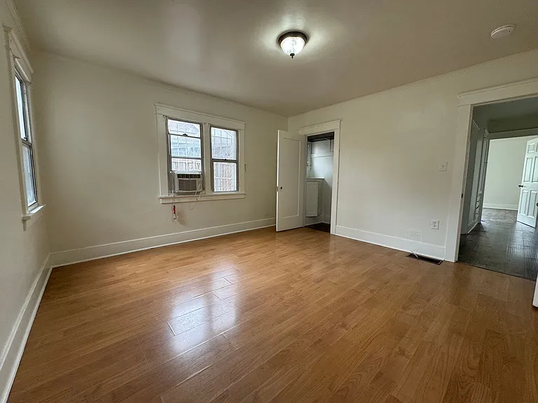 1855 S Redondo Blvd — Photo 16