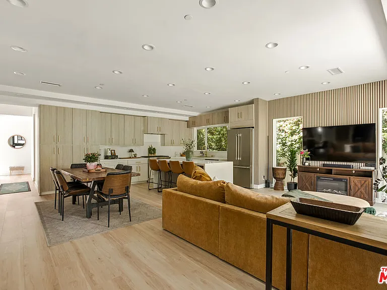 14146 Hortense St — Photo 15