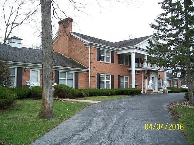 610 Prestwick Dr photo 1