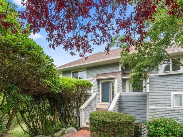 157 Harrison Ave APT 28, Newport, RI 02840
