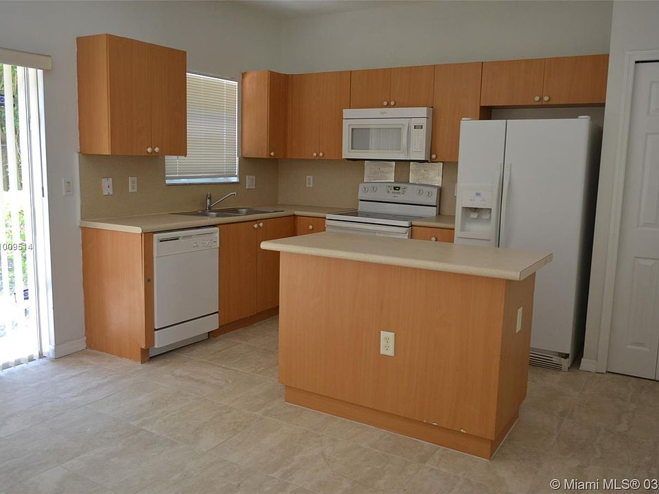 1st image of 1560 SE 31st Ct Unit 1560