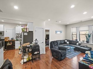 955 W Fletcher St #2, Chicago, IL 60657