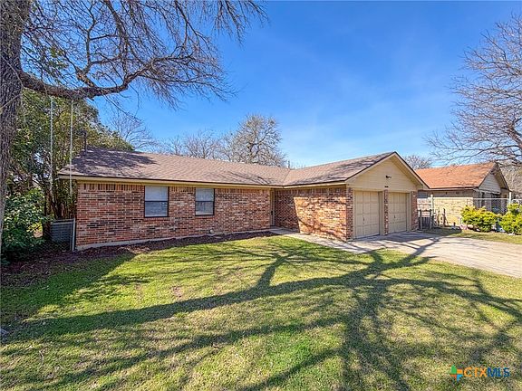 2nd image of 1415 Shady Ln