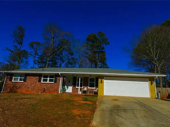 2671 Kings Cir, Lawrenceville, GA 30044