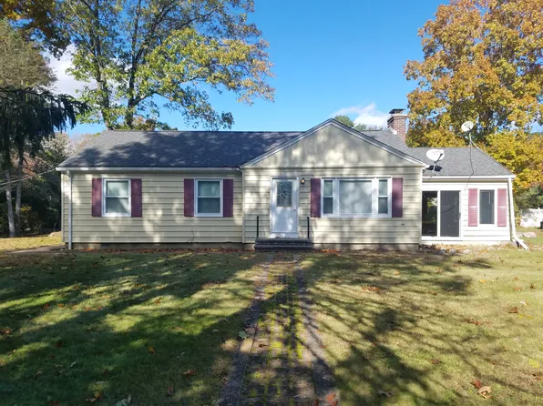 572 Mendon Rd, North Smithfield, RI 02896