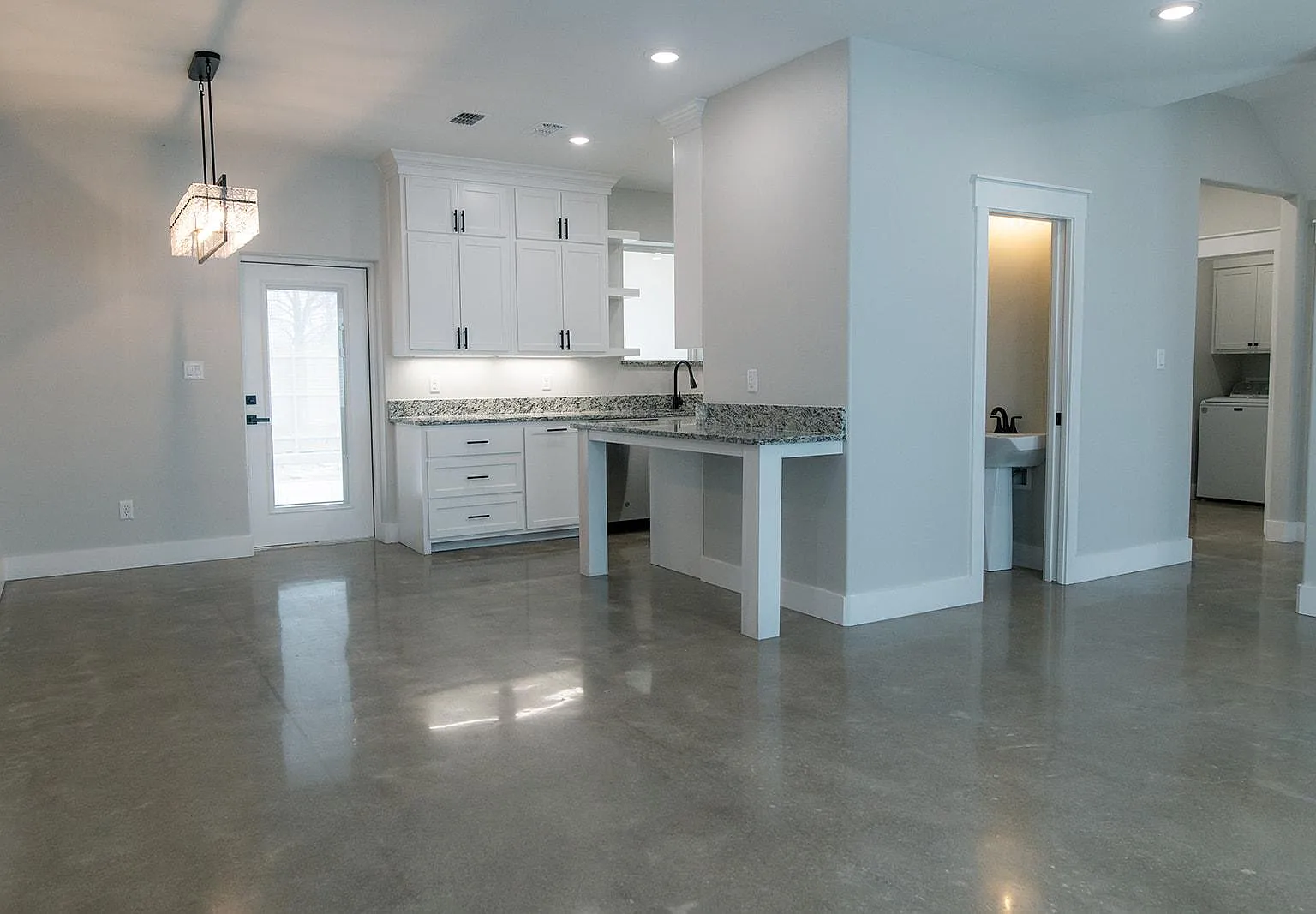 3 bed, 2.5 bath, 2406 sqft, $2,650 — Photo 3