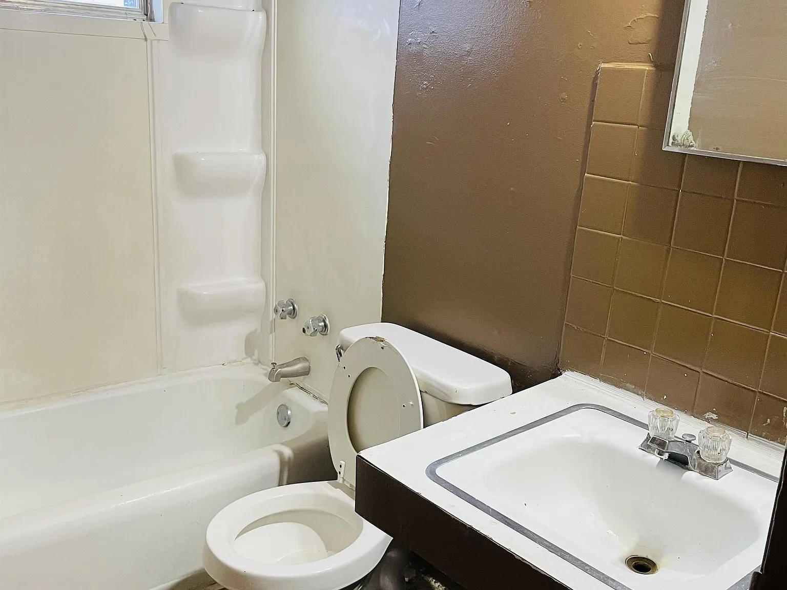 8736 West Carmen Avenue - 4 — Photo 4