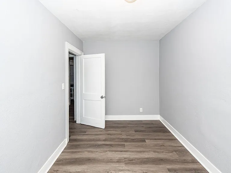 2620 Woodlawn Ave — Photo 15