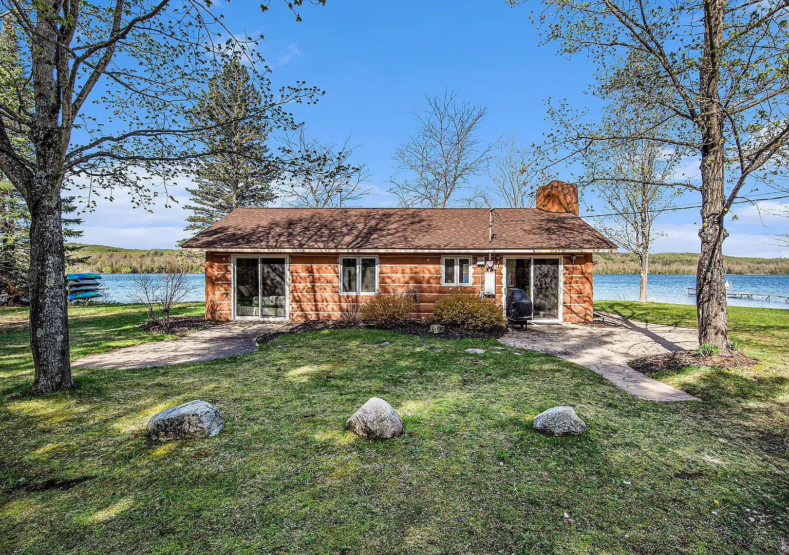 Fully Furnished Lakefront Home on Intermediate Lake Available October 1, 2026 through May 27, 2027 — Photo 2