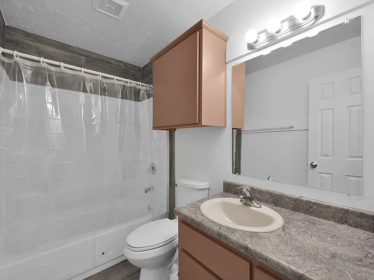 Lakeview Point Apartments — Photo 28
