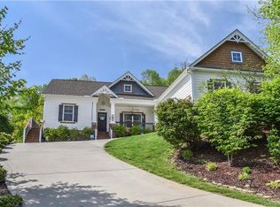 28 Hawtree Ct, Weaverville, NC 28787
