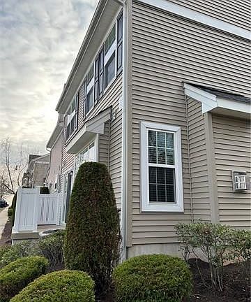 3rd image of 5942 Saratoga Ln