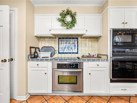 5th image of 202 Sweetbriar Dr