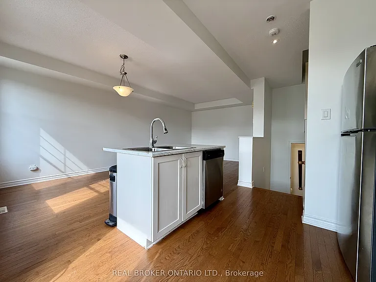 66 Fallengale Cres — Photo 13