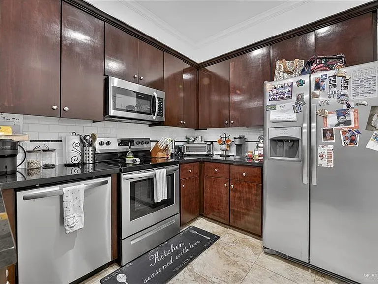 209 Robin Ave — Photo 8