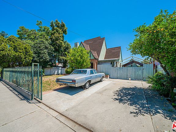 3rd image of 3020 Hollister Ave