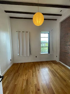 Rented by Greenrock Management | media 32