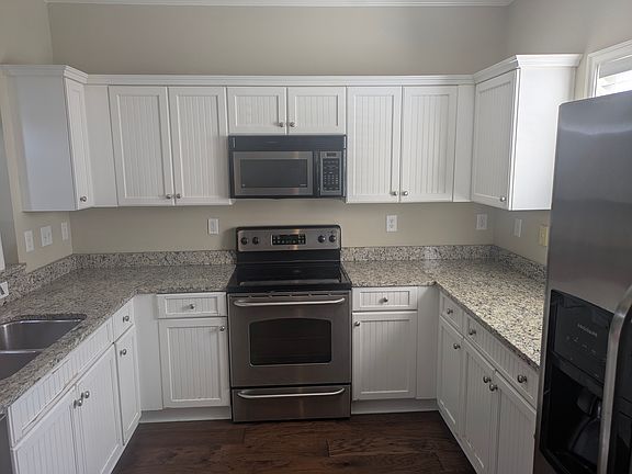 3rd image of 20 Howe St Unit 3