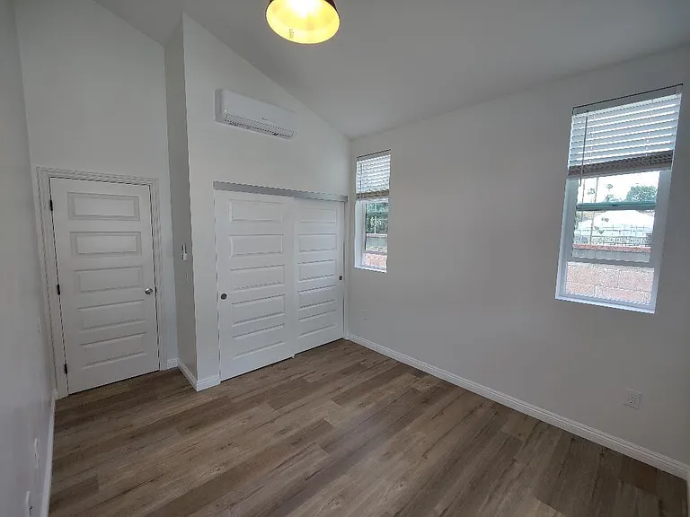 719B N Vine Ave — Photo 10