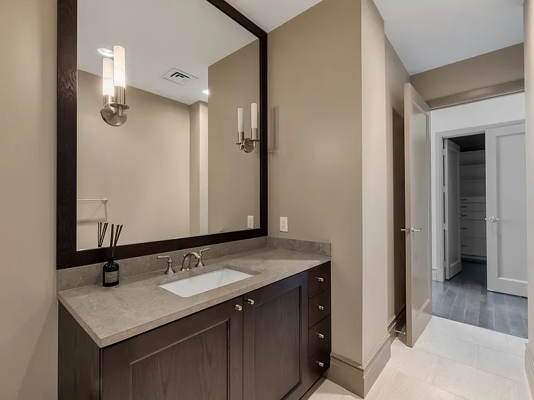 4242 Broadway #2002 — Photo 29