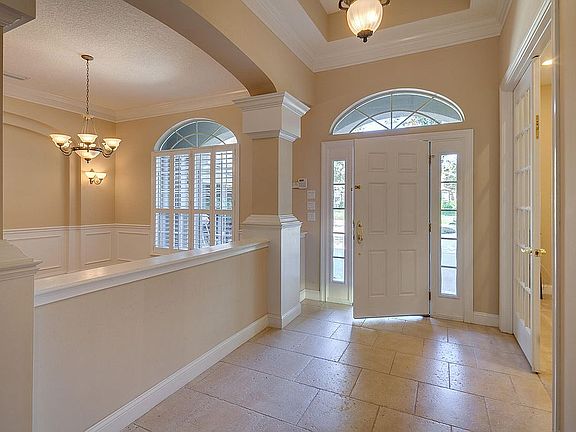 Foyer, dining room to left