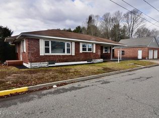 310 W Maple St, Corinth, NY 12822