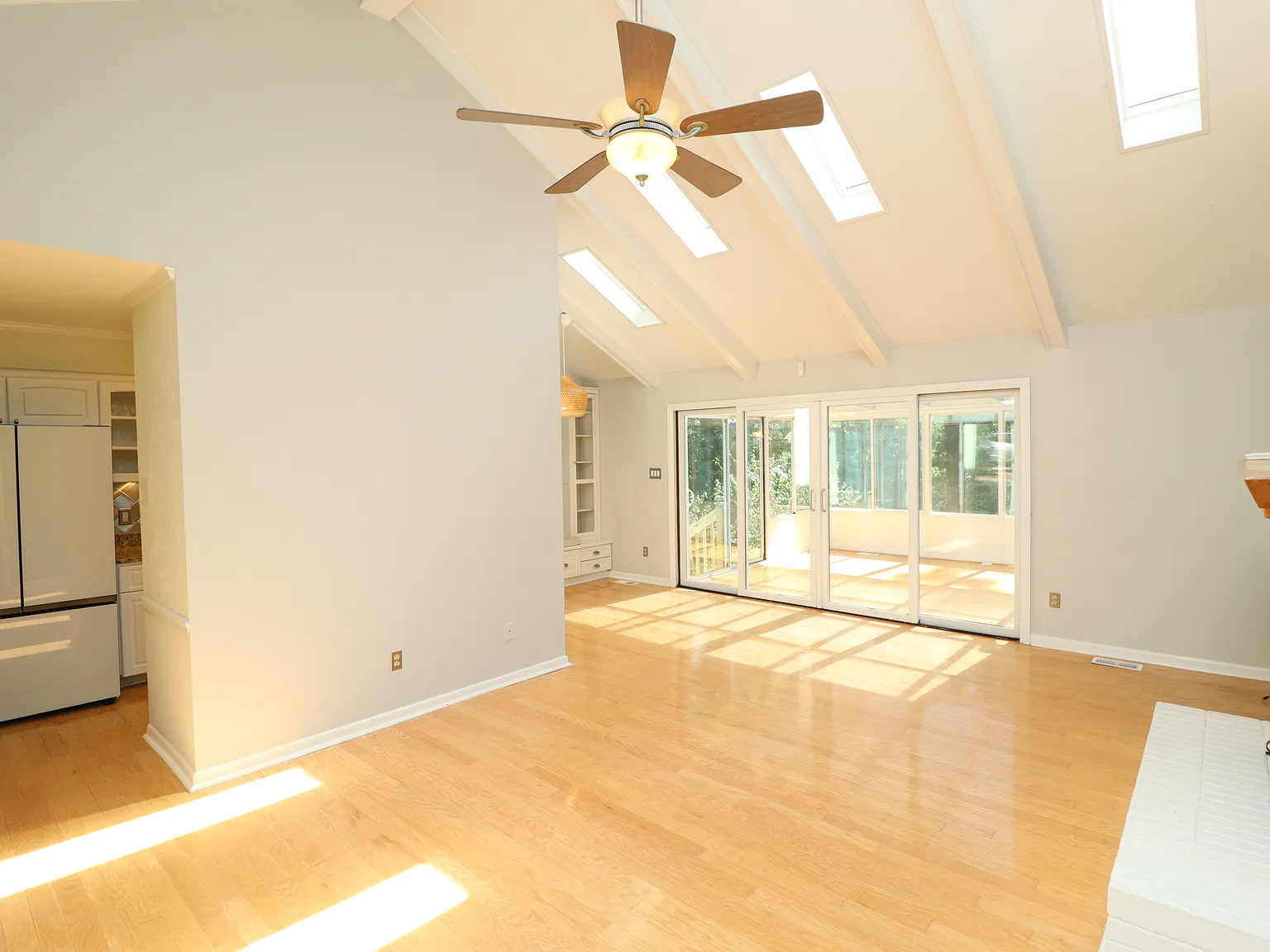 3 bed, 2.0 bath, 1451 sqft, $2,150 — Photo 4
