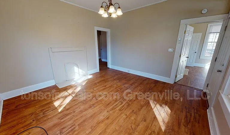 304 Shaw St — Photo 3