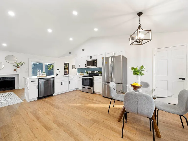 896 Talmadge Ave SE — Photo 4