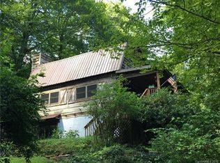 560 Spring Valley Dr, Mars Hill, NC 28754