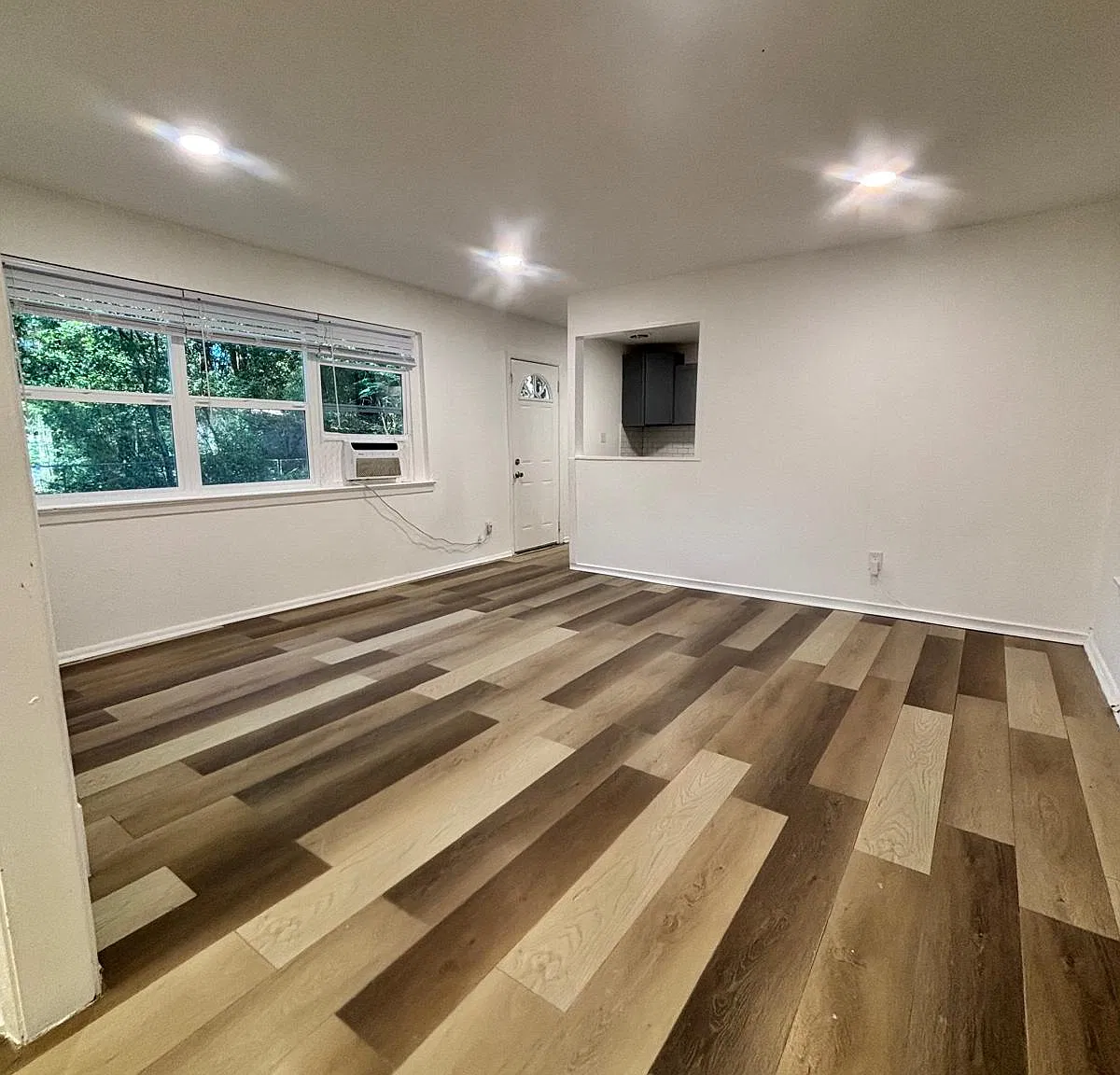 3 bed, 981 sqft, $1,500 — Photo 2