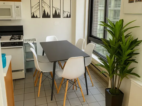 300 East 34th Street image 6 of 12