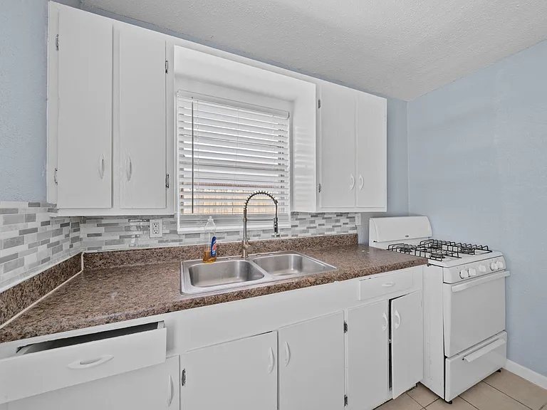 904 Beverly Ave #C — Photo 2