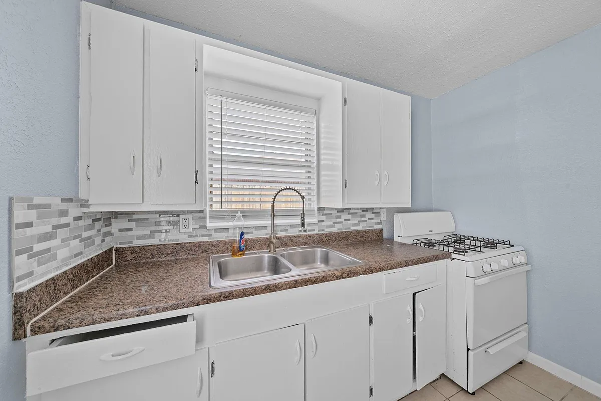 Building Photo - 904 Beverly Ave #C