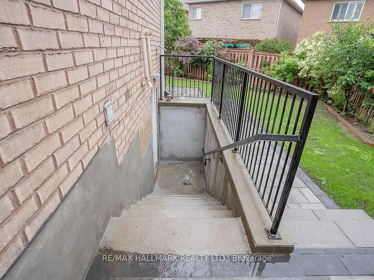 77 Wheelwright Dr #BASEMENT — Photo 8