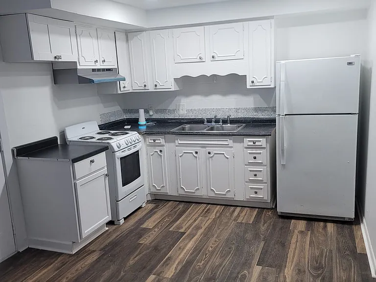 10038 Hawkins Ct — Photo 2