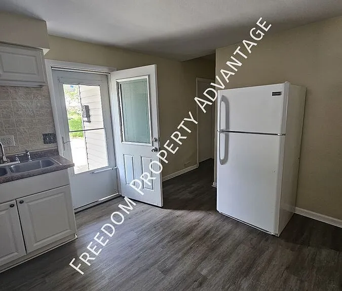 130 Hall Ave #BOTTOM — Photo 5